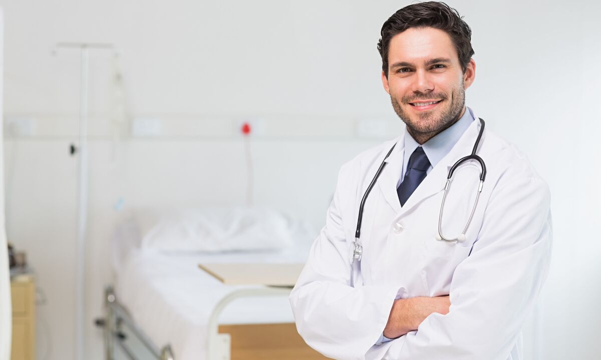 The doctor prescribes medication for the treatment of prostatitis based on the result of analyzes